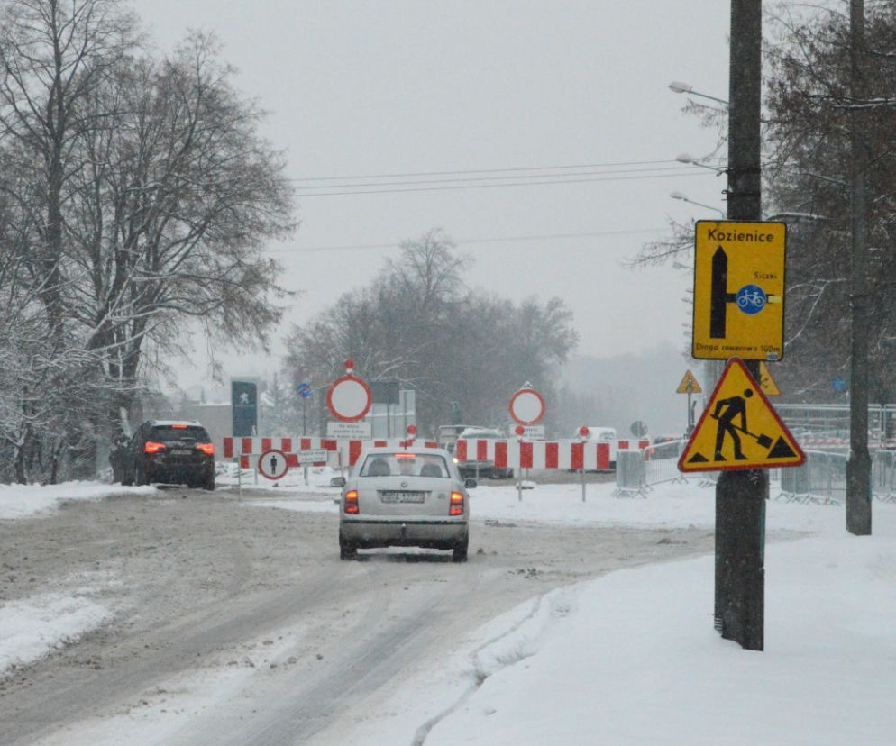 Wiadukt u zbiegu Struga i Kozienickiej zamknięty. Jednak nie dla wszystkich.