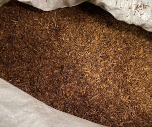 Celnicy zlikwidowali nielegalną fabrykę papierosów. Przejęli towar warty ponad 10 milionów