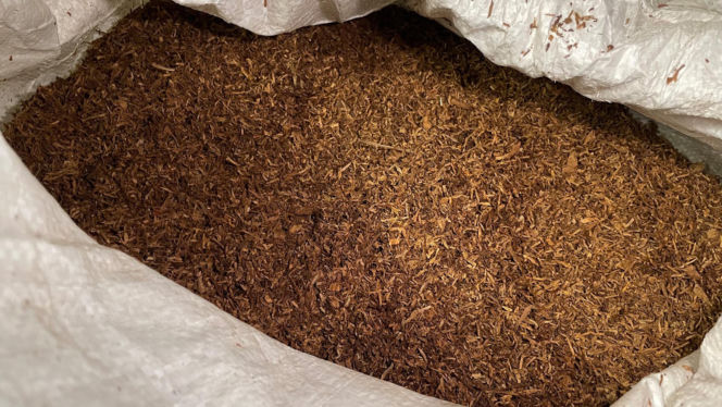 Celnicy zlikwidowali nielegalną fabrykę papierosów. Przejęli towar warty ponad 10 milionów