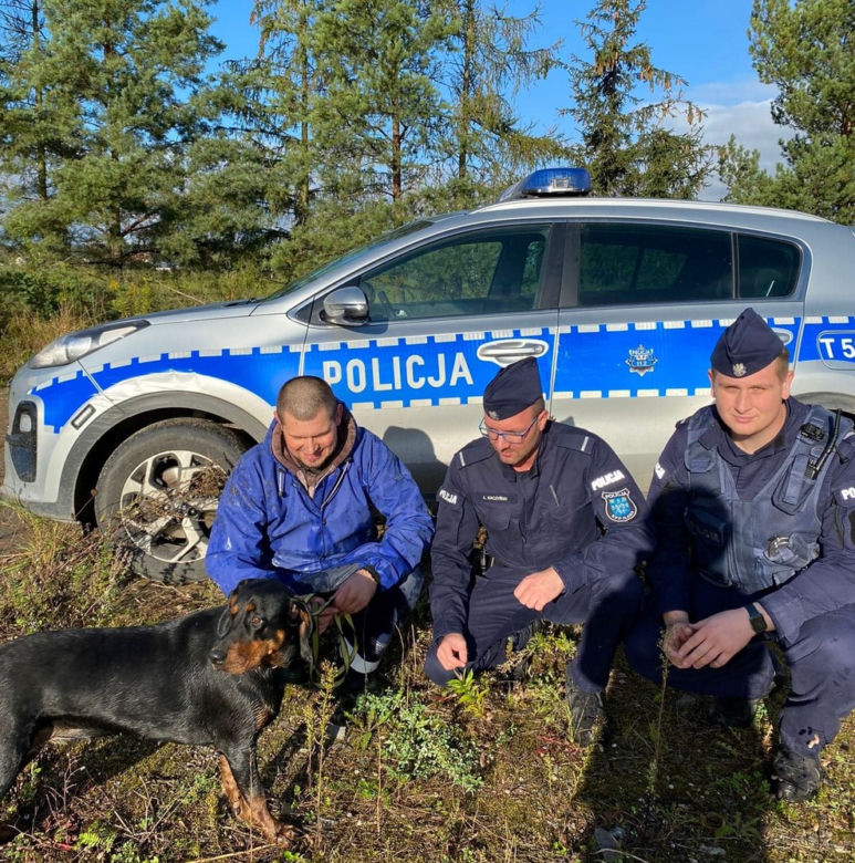 Dwa psy wpadły do dwóch studni. Policjanci i strażacy z Susza ruszyli na ratunek!