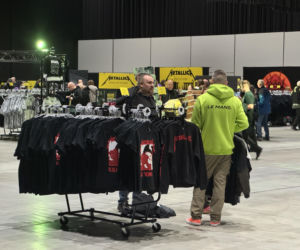 Gadżety w oficjalnym sklepie Metalliki w Katowicach