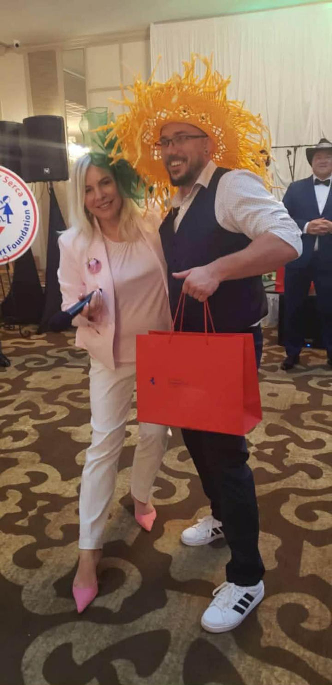 Wiosenny Bal „Szalonych Kapeluszy" Daru Serca w Chicago