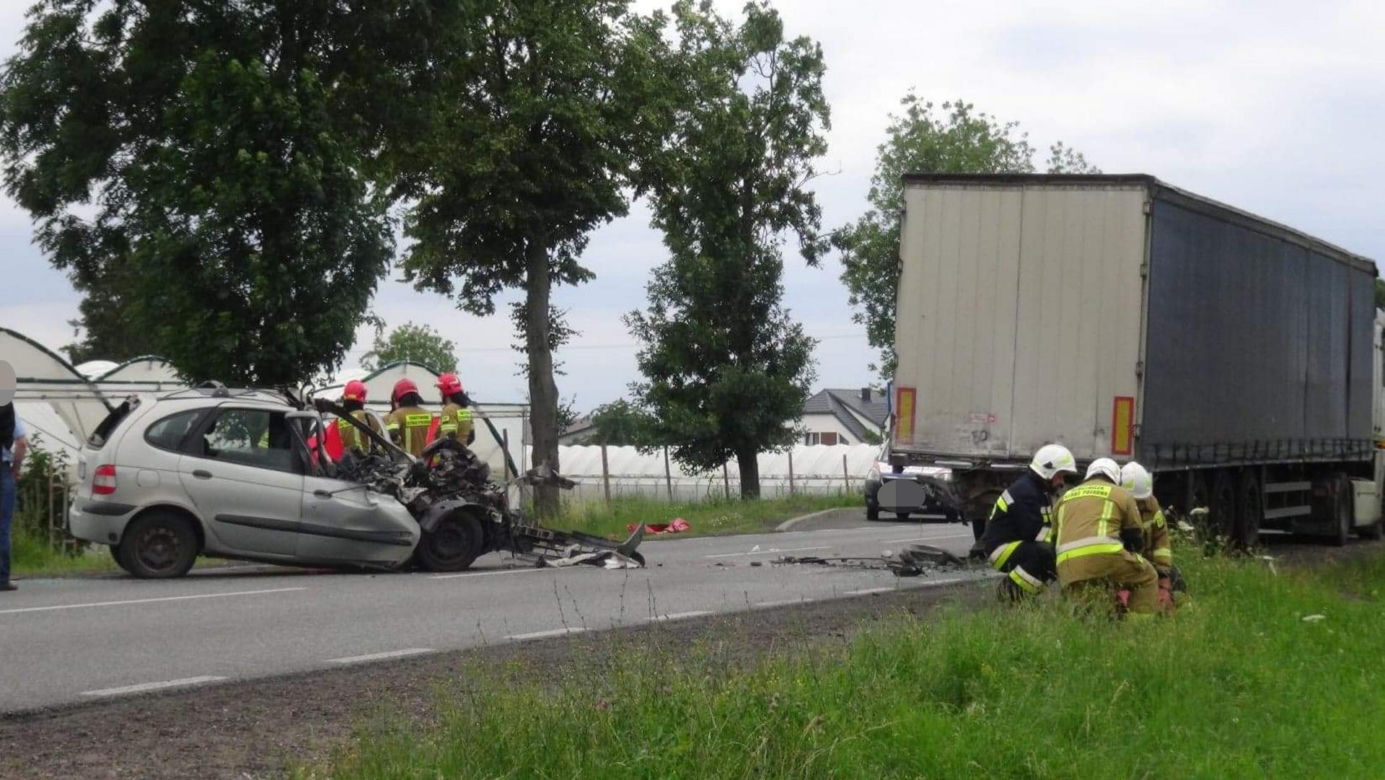 Przerażający wypadek na DK62! 43-latek huknął w tira i zginął [ZDJĘCIA]