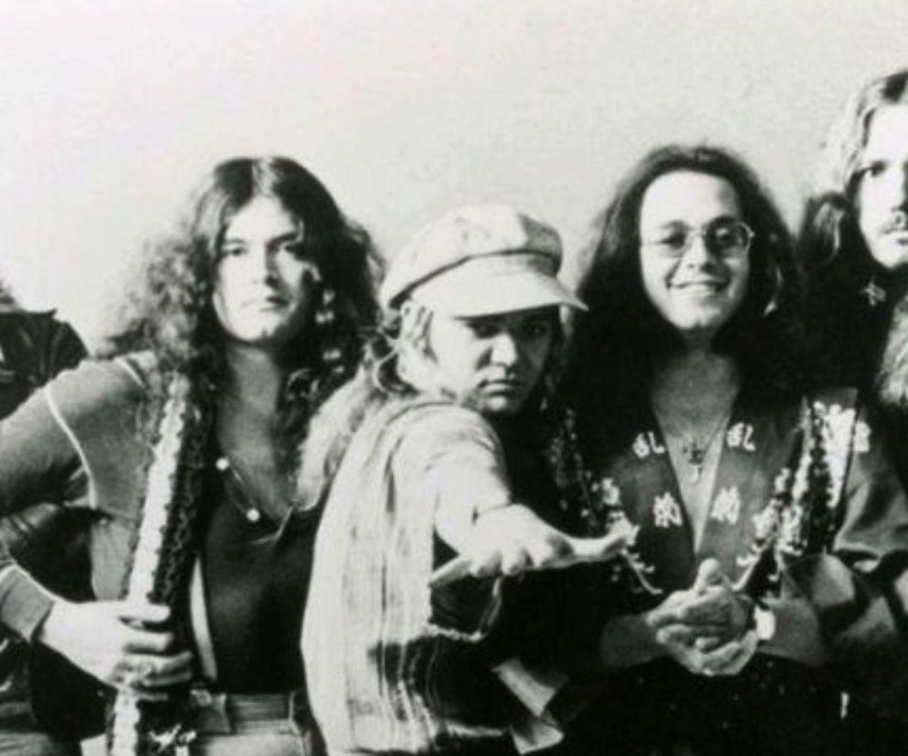 Czarno-białe zdjęcie pięciu muzyków zespołu Deep Purple. O historii rozpadu grupy przeczytasz na EskaRock.