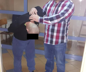 Ruszył z granatem na szwagra!