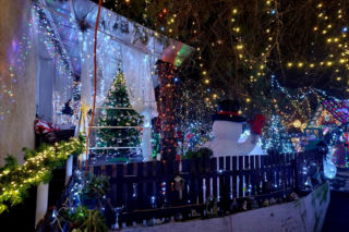 Dom bydgoskich Griswoldów znów rozbłysł. Powieśiliśmy 300 tysięcy lampek. Przygotowywaliśmy jej od lipca!