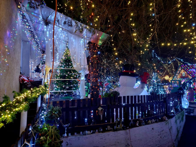 Dom bydgoskich Griswoldów znów rozbłysł. "Powieśiliśmy 300 tysięcy lampek. Przygotowywaliśmy jej od lipca!"