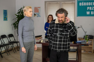 Na sygnale, odcinek 841: Ofiara przemocy domowej z krwotokiem do mózgu trafia do szpitala, a doktor Reiter robi wszystko, by jej oprawca nie uniknął kary