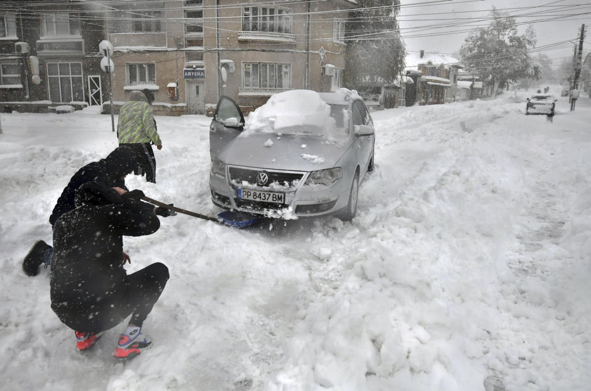 Potężne śnieżyce wywołały paraliż. Niebezpieczna pogoda