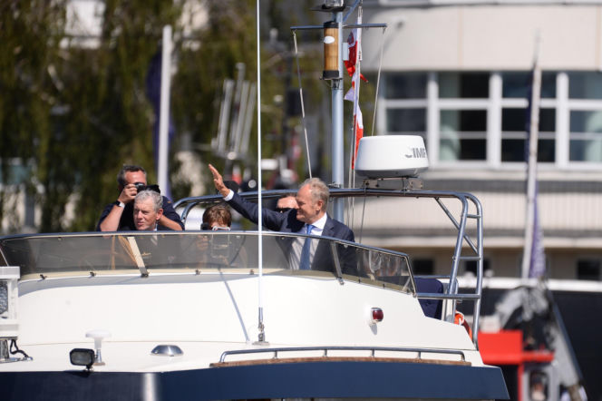 Święto Wojska Polskiego. Donald Tusk na jachcie w Gdyni.
