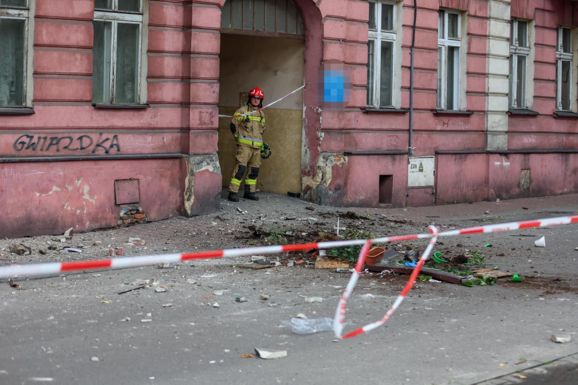 Pani Sylwia zginęła, a jej mąż walczy o życie. Zarwał się pod nimi balkon. Sprawą zajmie się prokuratura.