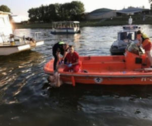 Kraków: Nagi mężczyzna pływał w Wiśle. Pogryzł strażników miejskich i ratownika [AUDIO]