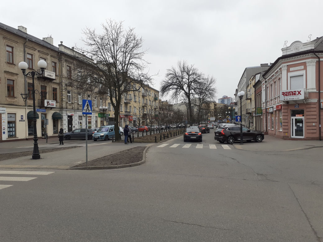 Jak wyglądał kościół garnizonowy w Siedlcach z zewnątrz i w środku w marcu 2021 roku?