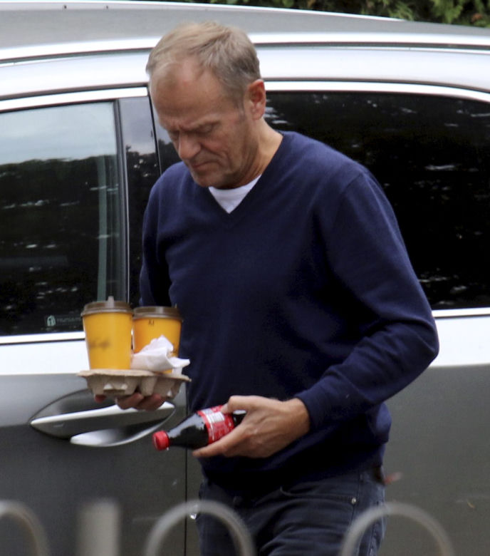 Donald Tusk po porannych zakupach
