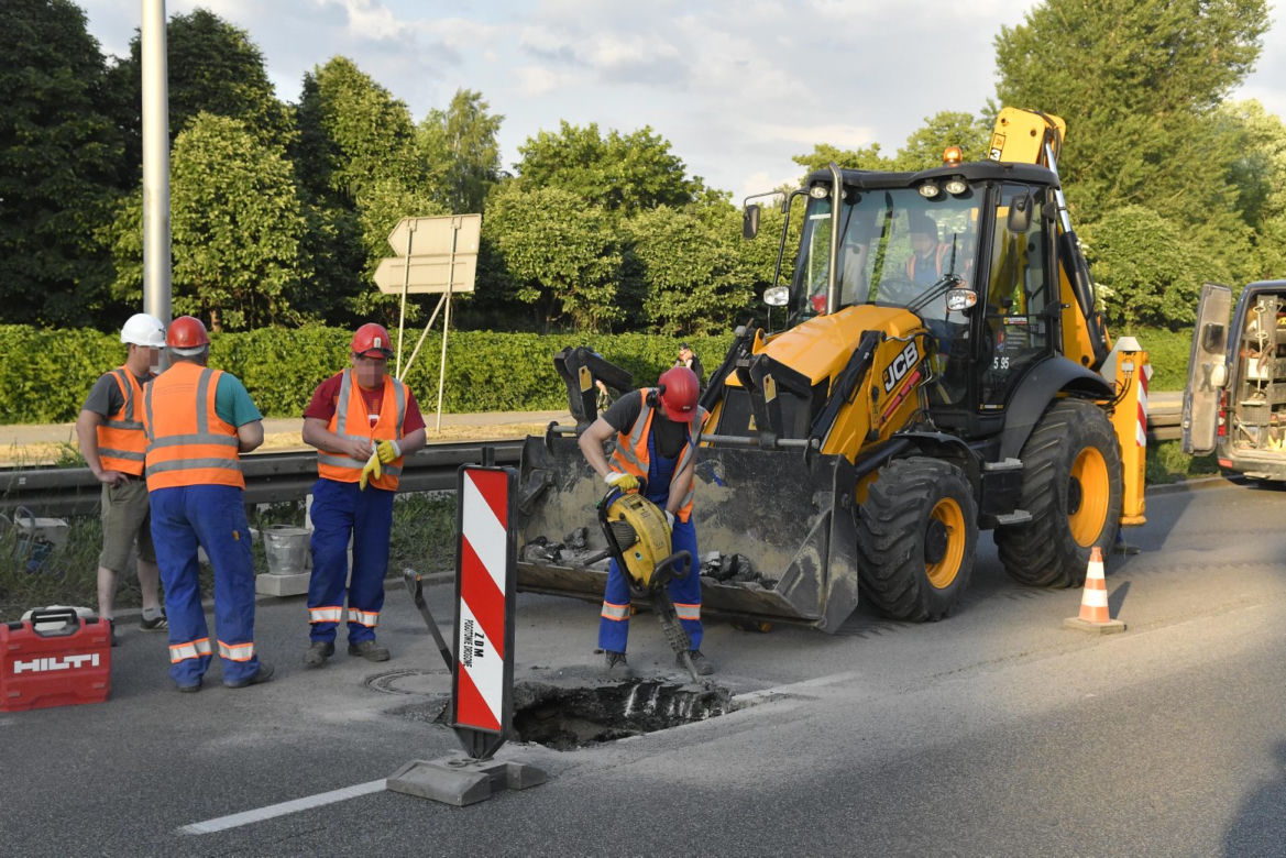 Na Wisłostradzie zapadła się jezdnia