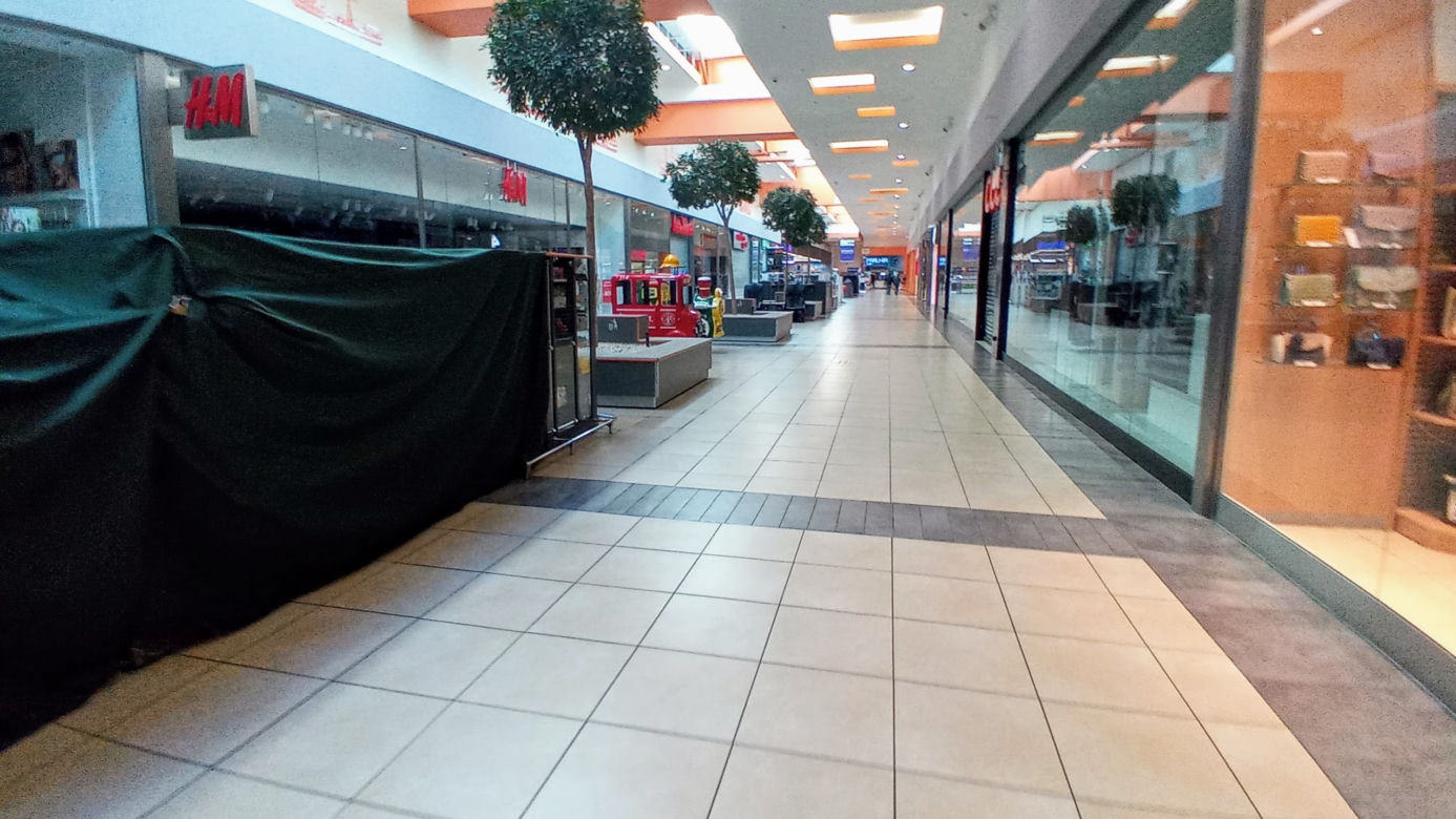 Puste galerie handlowe w Szczecinie po wprowadzeniu stanu epidemicznego