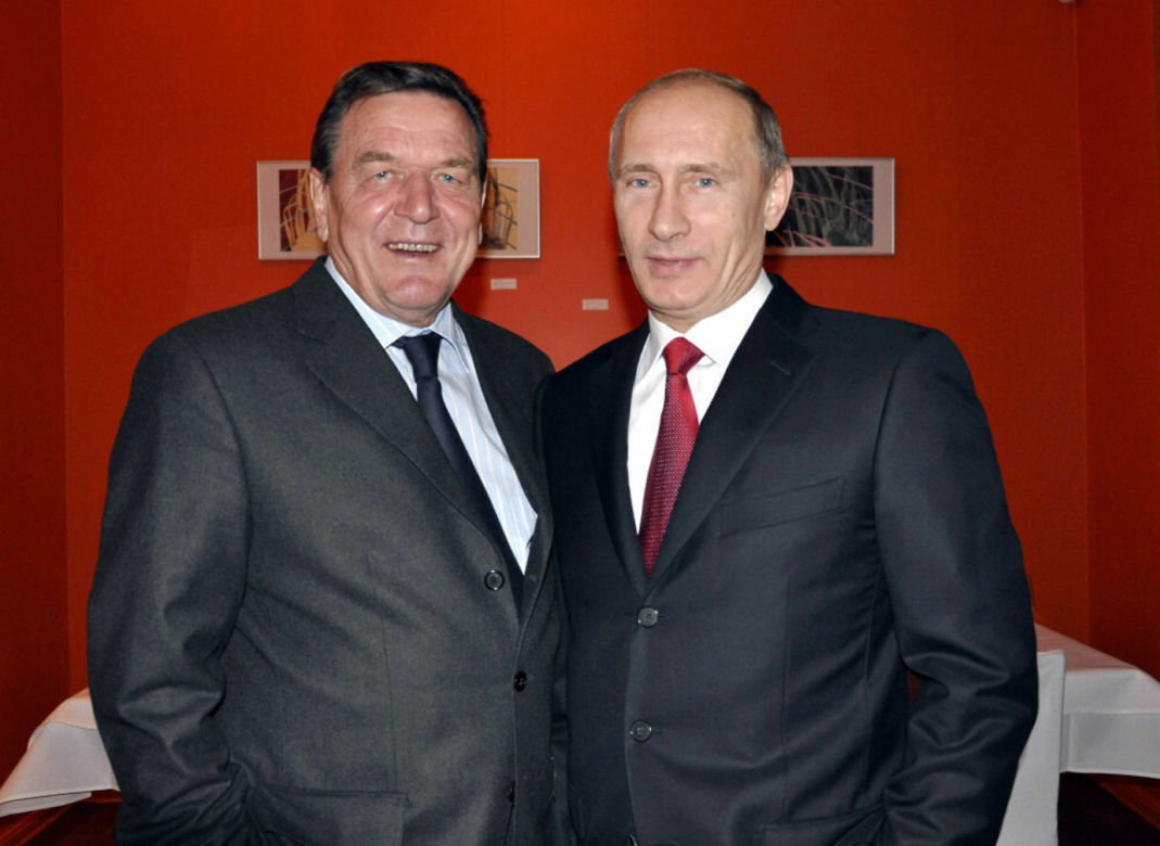 Gerhard Schroeder o Putinie: "Jest zainteresowany zakończeniem wojny"