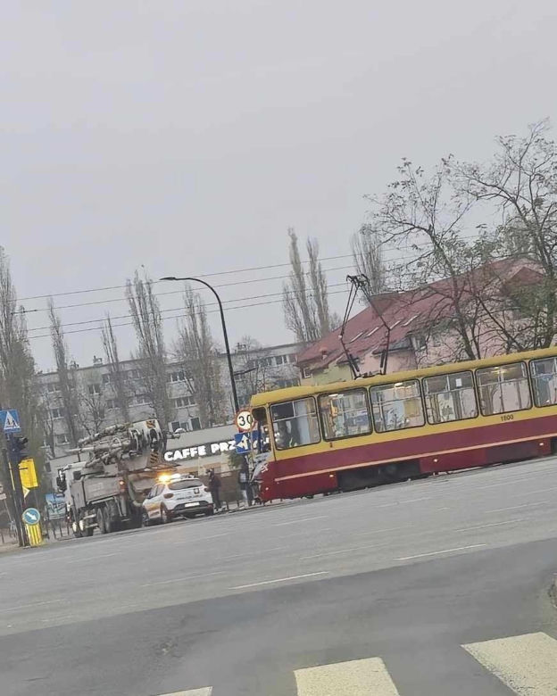 Wykolejenie tramwaju przy Aleksandrowskiej. Motornicza trafiła do szpitala
