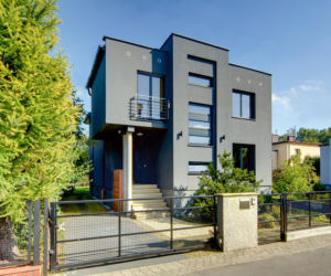 Dom typu kostka z lat 50. został przebudowany