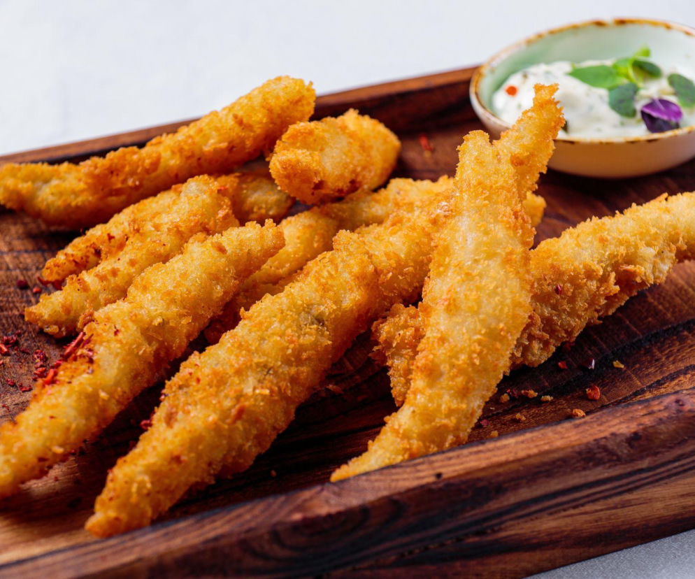 Kurczak w cieście sezamowym – chrupiący z zewnątrz, soczysty w środku. Ten przepis uzależnia!