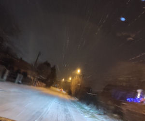 Śnieżyca w Śląskiem. Koszmarne warunki na drogach [ZDJĘCIA]