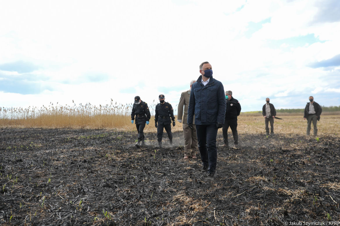 Prezydent nagrodził strażaków, którzy gasili Biebrzański Park Narodowy
