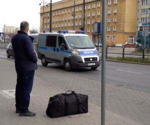 Koronawirus w Bydgoszczy. Żarty się skończyły! Policja mówi:  „ZOSTAŃ W DOMU” [WIDEO]
