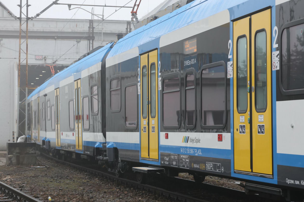 Pociągi i autobusy wróciły do kursowania. Estakada w Chorzowie jest zamknięta