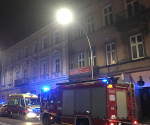 Mężczyzna uzbrojony w NÓŻ przetrzymuje dziecko. Negocjacje trwają już 5 godzin!