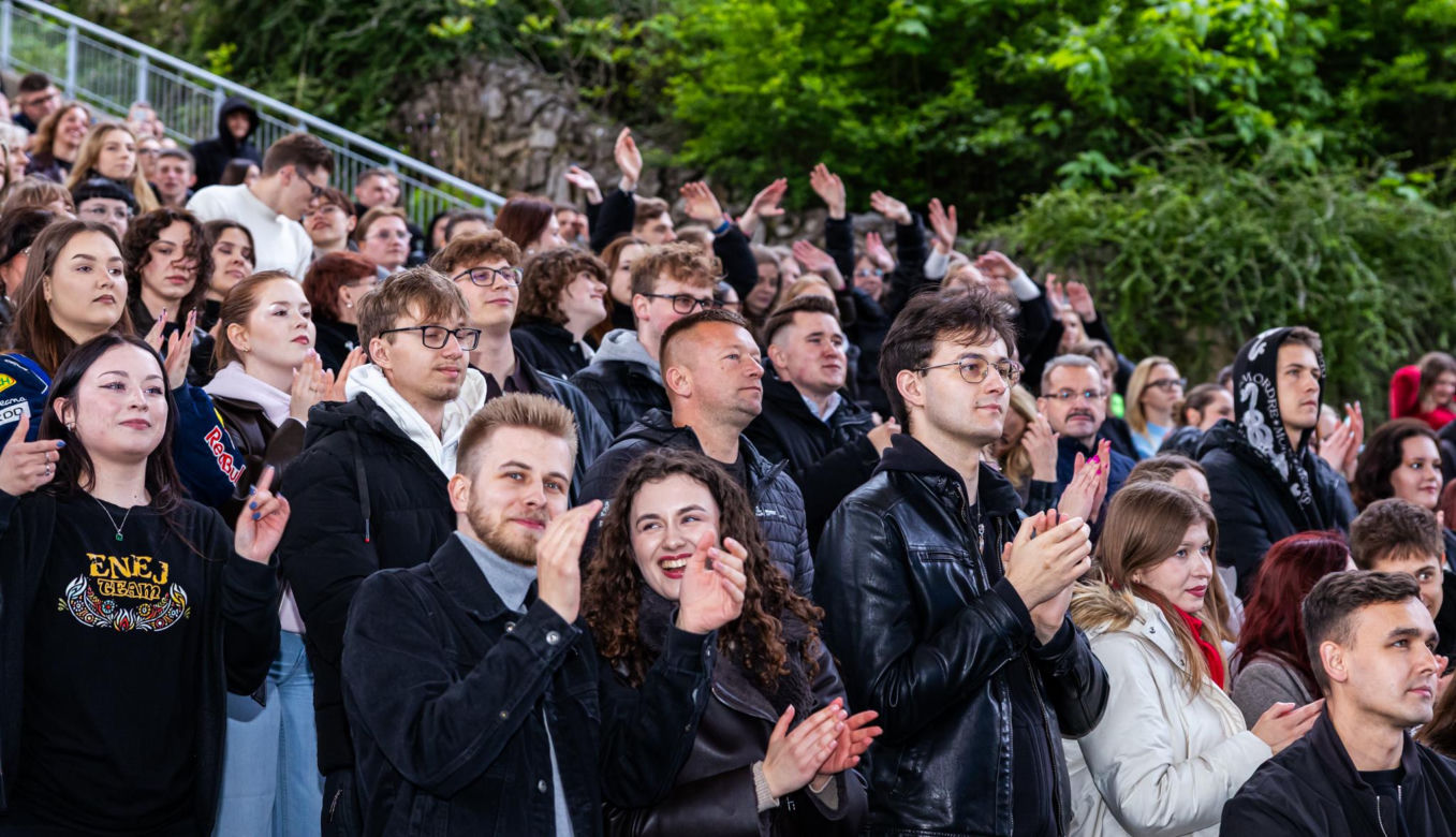 Juwenalia Kieleckie 2026. Kadzielnia oszalała! Enej i Golec uOrkiestra porwali tłumy na wielkim finale UJK