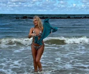 Szał na plaży nad Bałtykiem. Ewa z Sanatorium miłości zrzuciła ubrania. Co za figura w bikini!