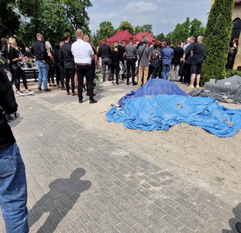 Przejmujący pogrzeb Michała w Inowrocławiu. Bliscy pożegnali 27-latka, który zmarł po policyjnej interwencji