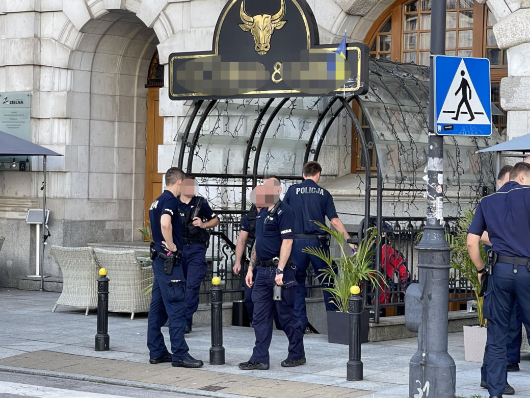 Horror. Atak Gruzinów z nożami w barze w Śródmieściu! Dwie osoby w szpitalu