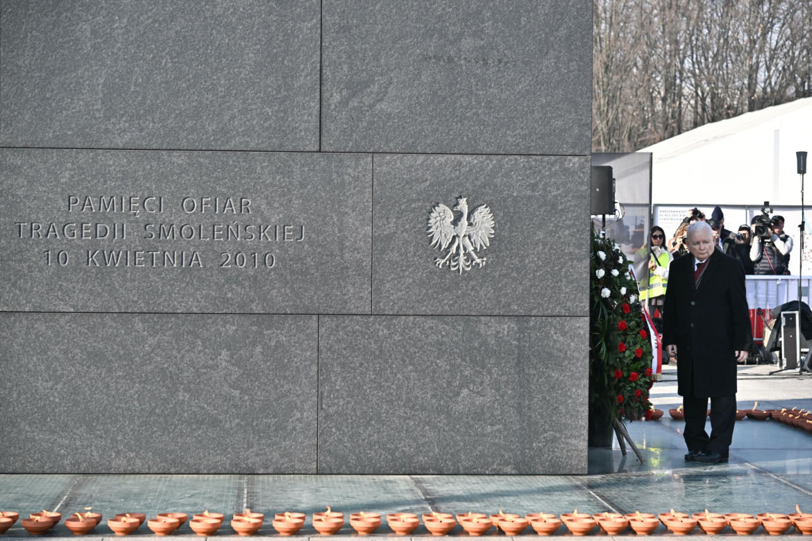 Miesięcznica Smoleńska w cieniu oskarżeń. Kaczyński zapowiada rozliczenia