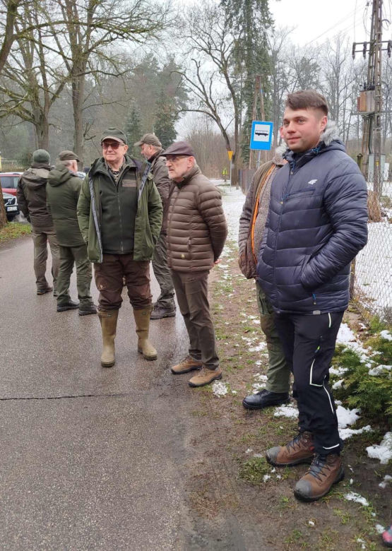 W akcji sadzenia lasu z okazji 80-lecia Nadleśnictwa Siedlce uczestniczyło ponad sto osób