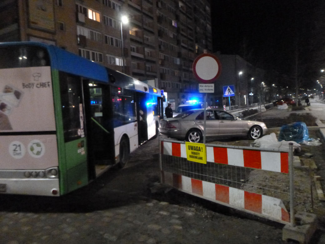 Parkowanie kosztowało go fortunę! Nauczka dla kierowcy mercedesa