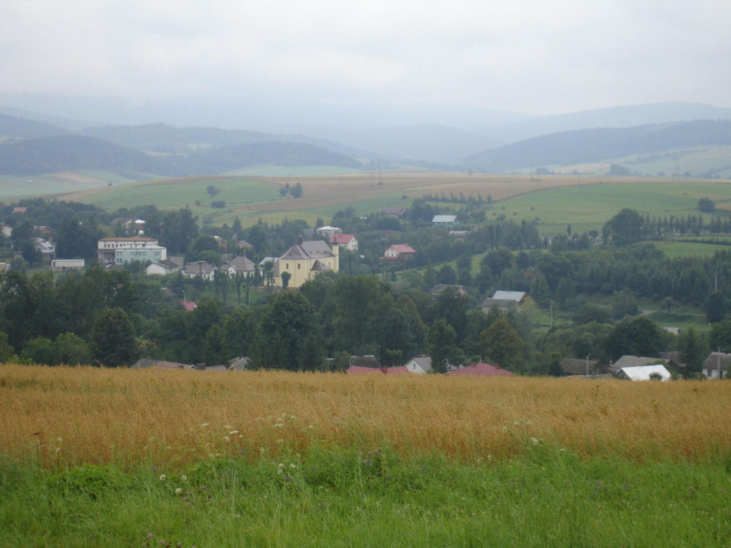 Nowotaniec. Uzyskał lokację miejską w 1444 roku, zdegradowany w 1918 roku.