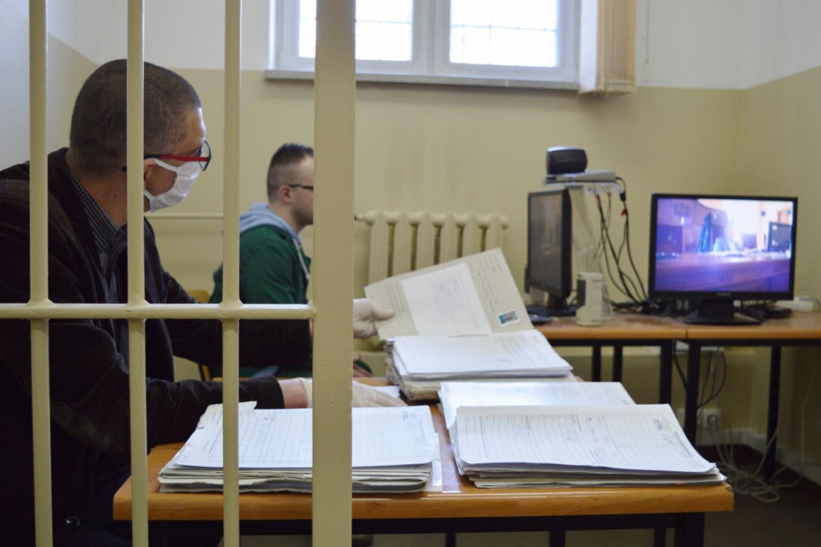 Stają przed sądem na odległość! W dobie koronawirusa wyroki zapadają za pośrednictwem wideo [FOTO]