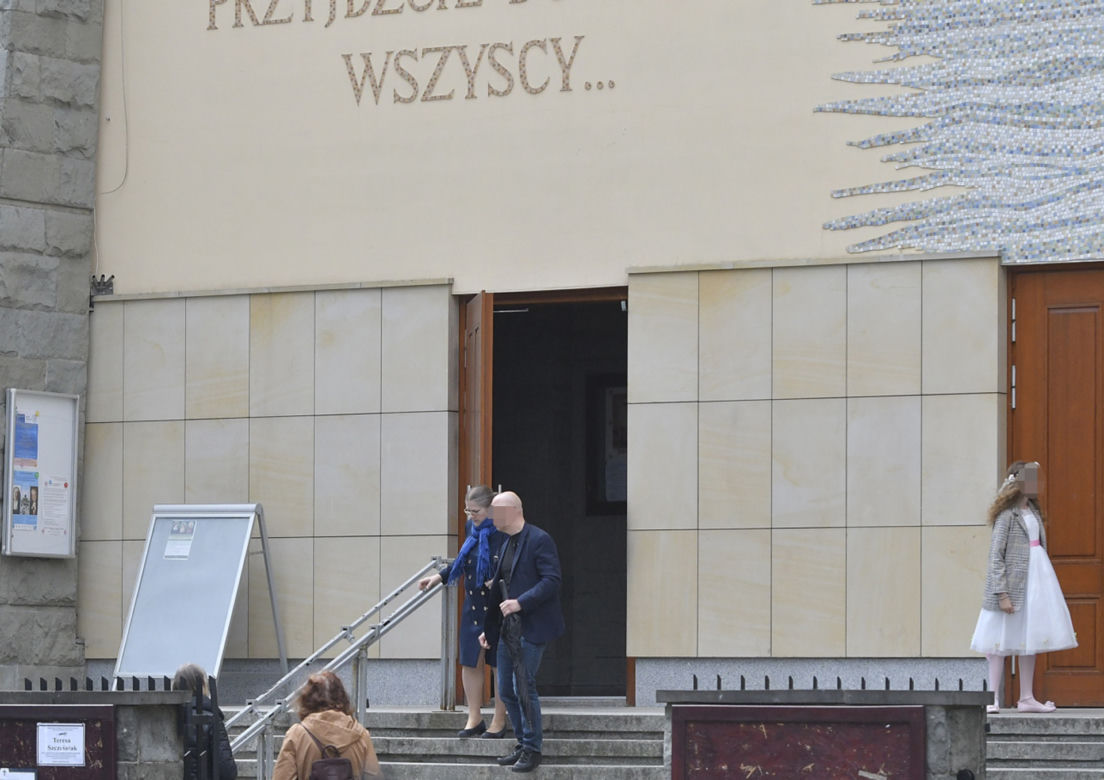 Pawłowicz modli się z ochroniarzem
