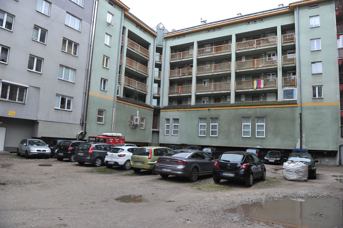  Śmieciowy absurd przy Czynszowej. Nie ma miejsca na altanę śmietnikową 