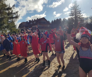 IX Dadajowy Zlot Morsów: Mikołajem możesz być cały rok 