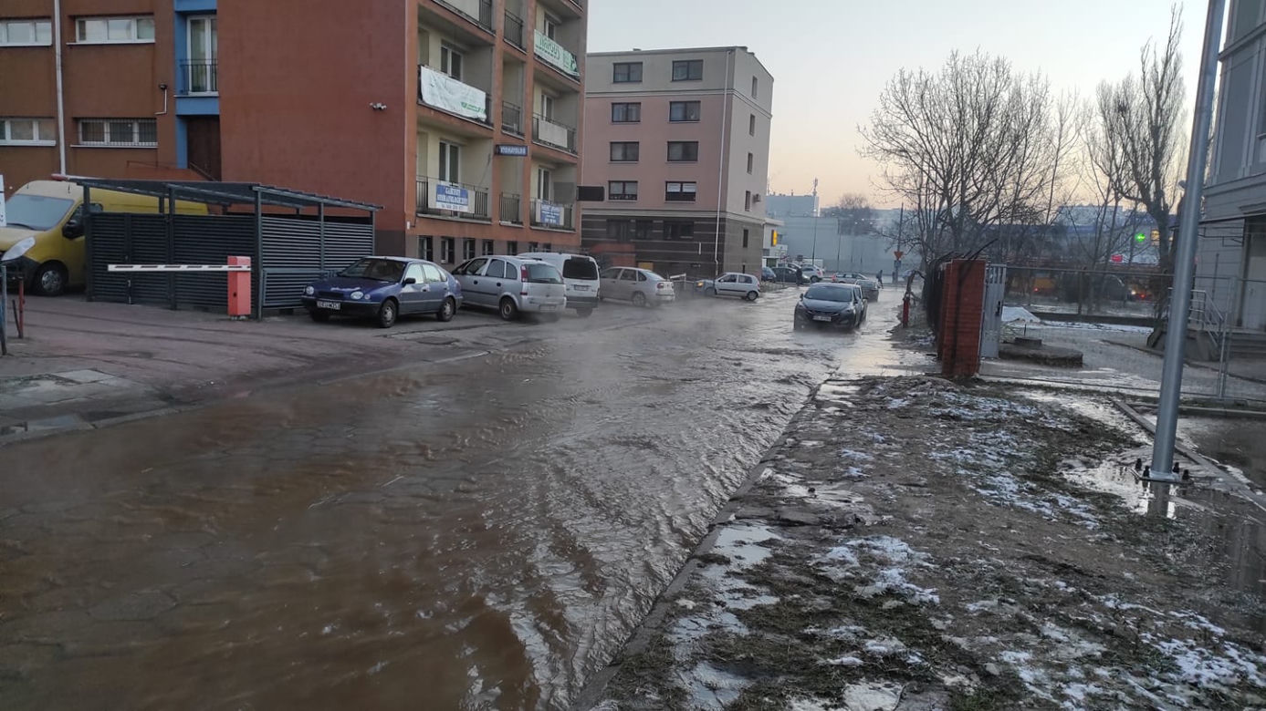 Łódź. Awaria wodociągowa na Łagiewnickiej