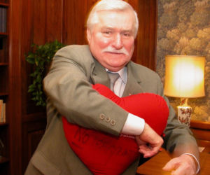 Wałesa mówi o wymianie rozrusznika - MAMY ZDJĘCIA Z WSZCZEPIENIA ROZRUSZNIKA W 2008