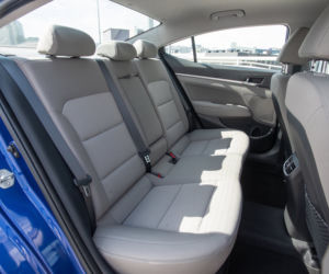 Toyota Corolla Sedan 1.8 Hybrid 122 KM e-CVT vs Hyundai Elantra Style 1.6 MPI 6MT
