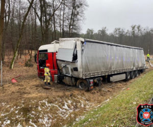 Wypadek na DK 25 pod Bydgoszczy! Kilka osób rannych, w tym dziecko [ZDJĘCIA]