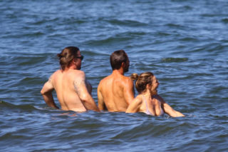 Edyta Herbuś na plaży