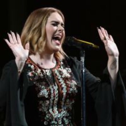 Adele: atak paniki na scenie [VIDEO]