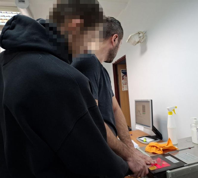 Błyskawiczna akcja policji! Trzech młodych mężczyzn zatrzymano w ich mieszkaniach