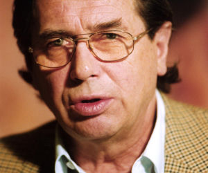 Niegdyś bożyszcze tłumów jako Janek Kos. Tak przez lata zmieniał się legendarny aktor Janusz Gajos