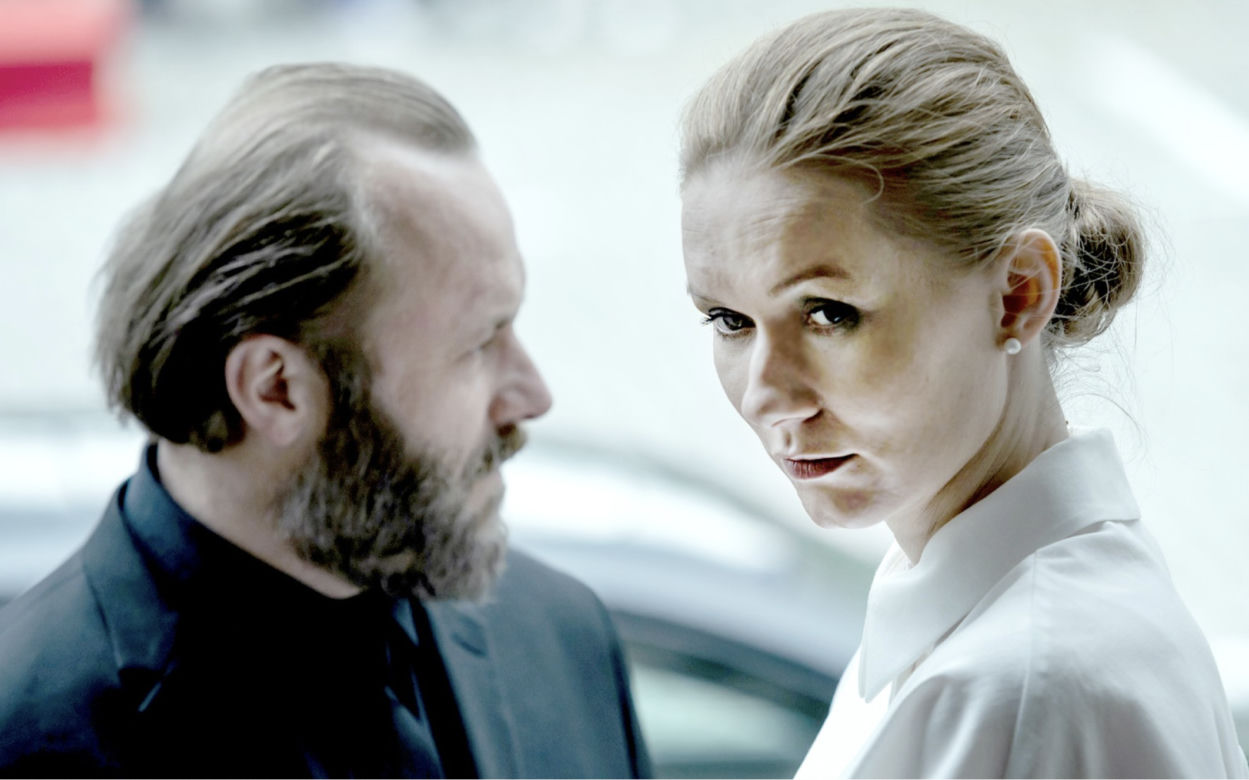 Wotum nieufności, odcinek 1: Daria Seyda (Katarzyna Dąbrowska), Hubert Korodecki (Leszek Lichota)